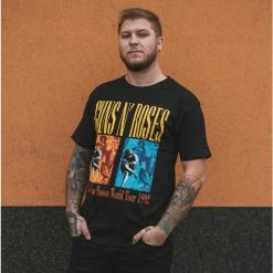 Men's T-shirt Guns N' Roses - UYI World Tour - BL - ROCK OFF -Halloween Mens Wear Store DSC05082